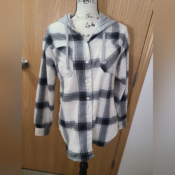 Silver Jeans Tops - NWT Silver Jeans Co. Boyfriend Fit Button Down Plaid Flannel Hooded Shirt